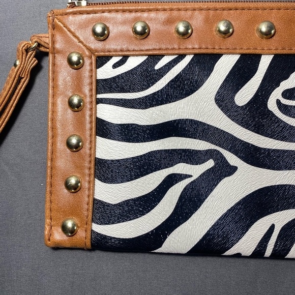 Zebra print wristlet with brown leather trim EUC - Picture 2 of 6